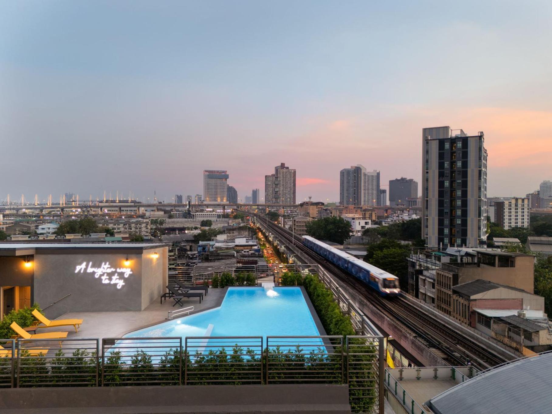 Lumen Bangkok Udomsuk Station Hotel Luaran gambar