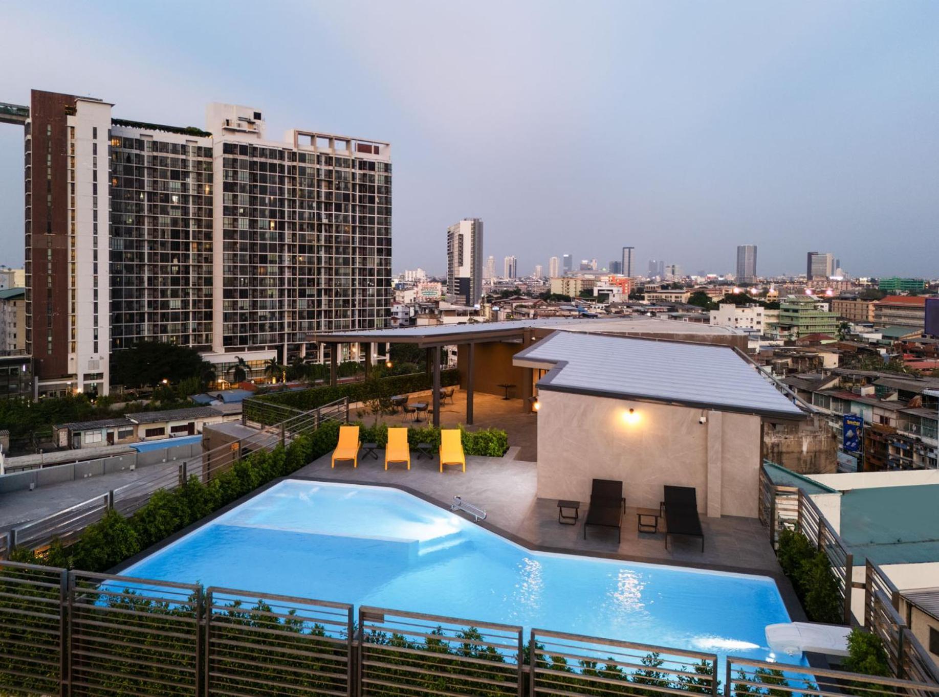 Lumen Bangkok Udomsuk Station Hotel Luaran gambar