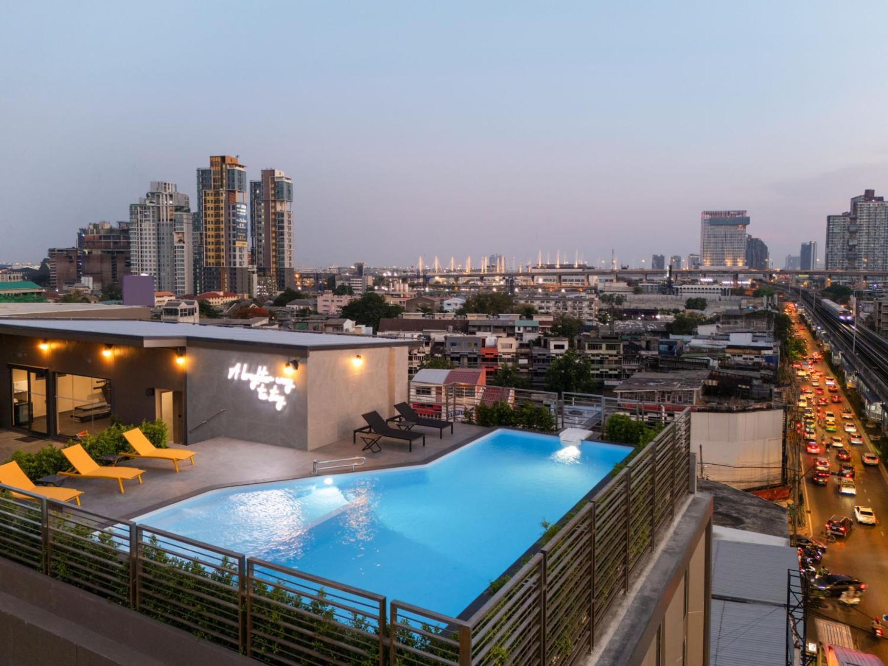 Lumen Bangkok Udomsuk Station Hotel Luaran gambar